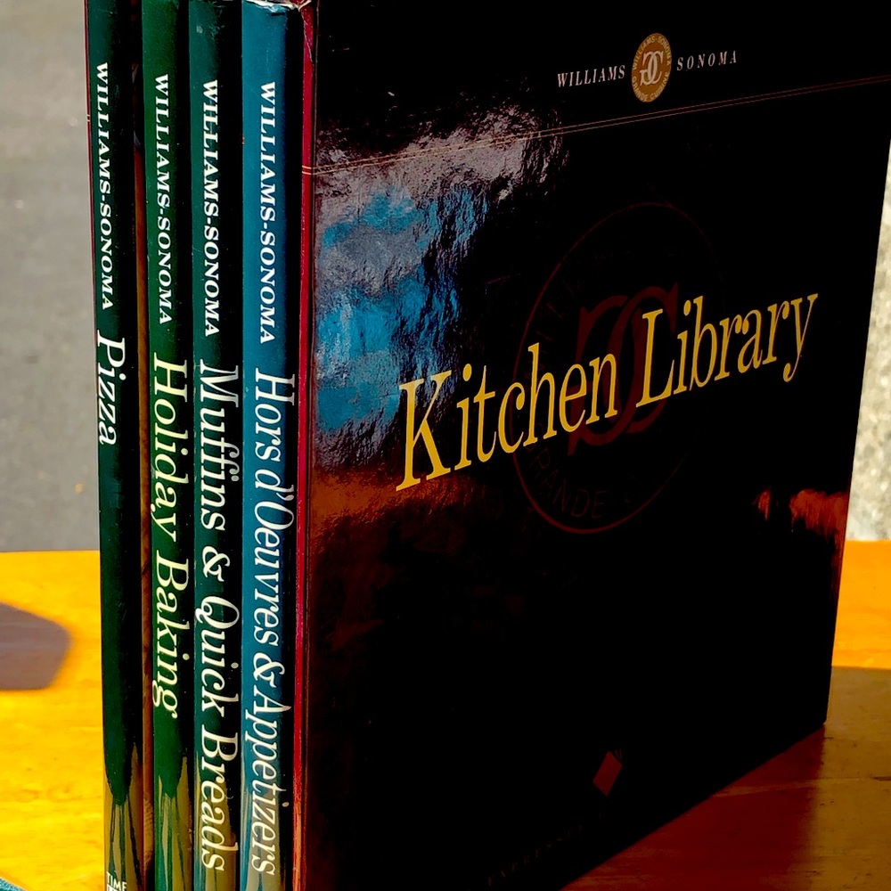 WILLIAMS SONOMA KITCHEN LIBRARY Set of 4 Books with Holiday Baker,Muffin Pizza